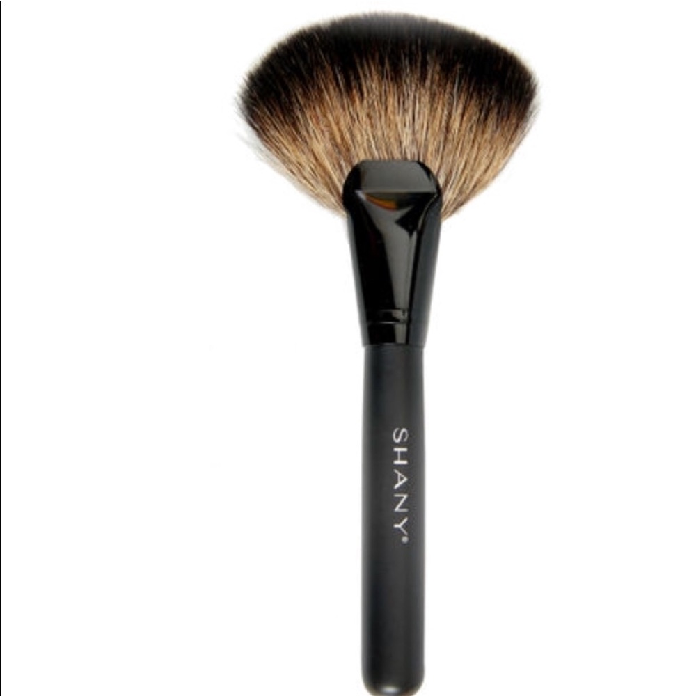BRAND NEW XL Fan Brush For Face & Body BY SHANY